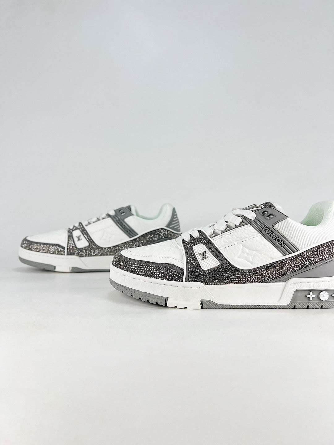 LV Skate Sneaker  Crystal Embellished Casual Shoes Unisex White-gray diamond-inlaid style