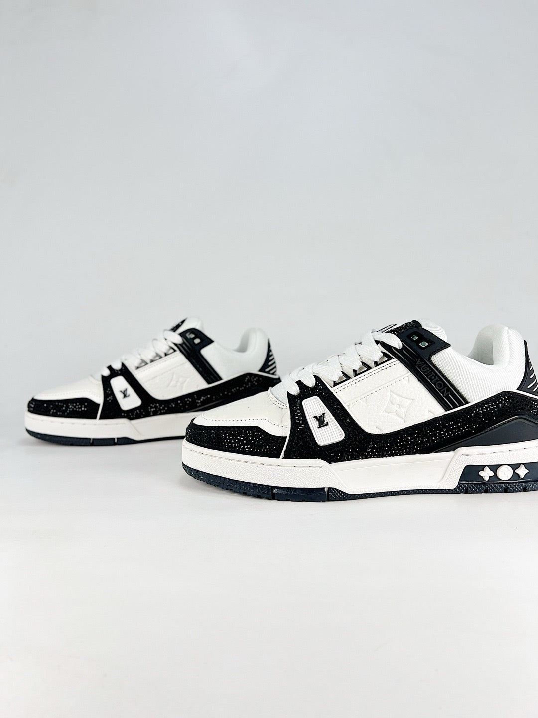 LV Skate Sneaker  Crystal Embellished Casual Shoes Unisex Black and white flash diamond