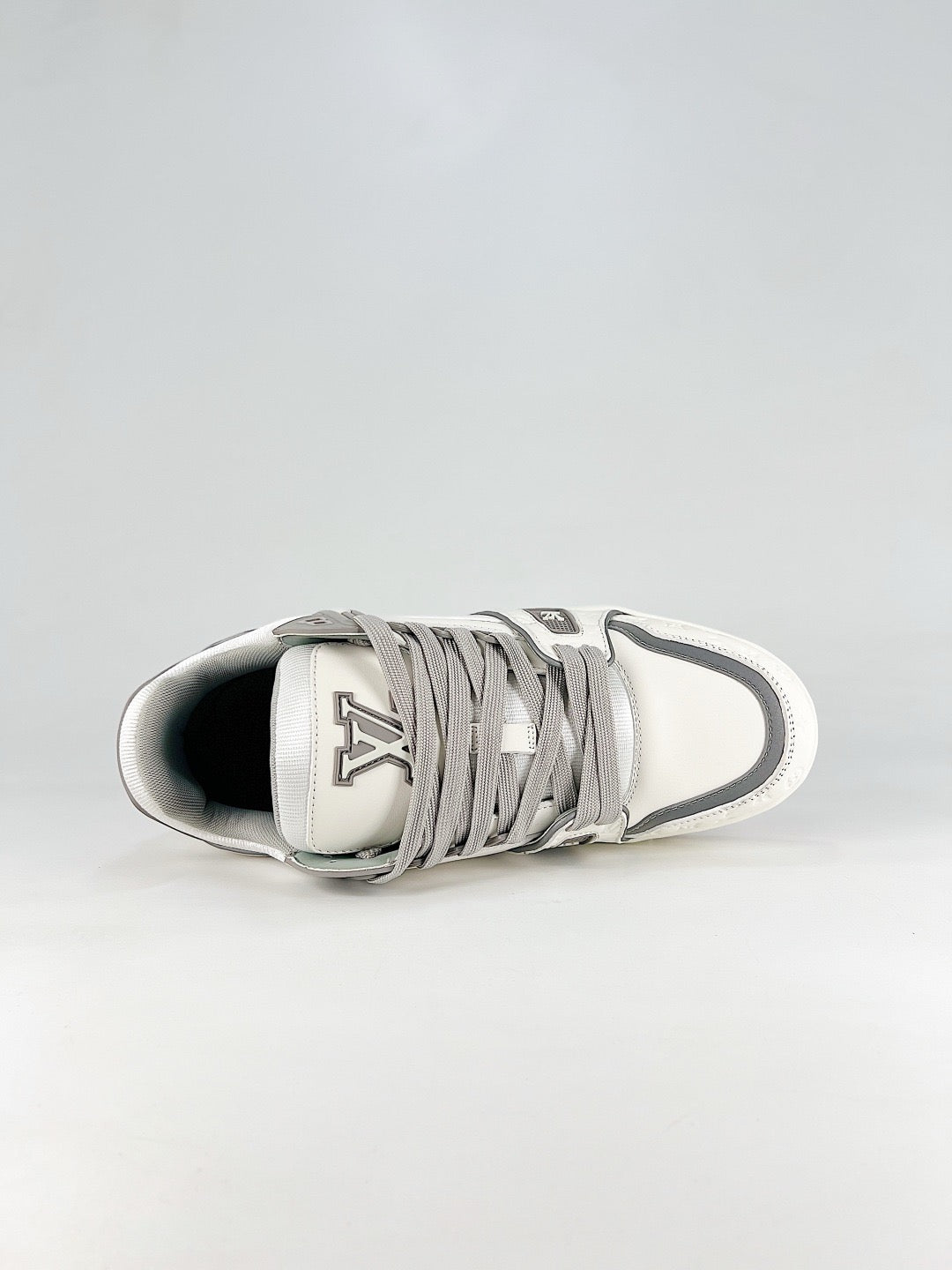 LV Trainer Embossed Monogram Sneakers Fashion Streetwear Leather Trainers Unisex White leather upper
