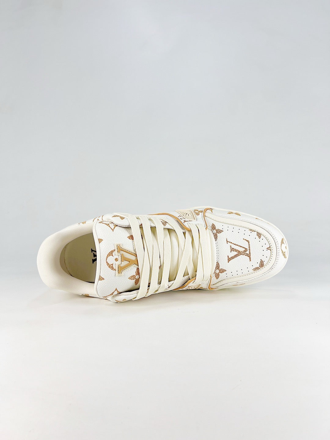 LV Trainer Embossed Monogram Sneakers Fashion Streetwear Leather Trainers Unisex Off-white leather upper