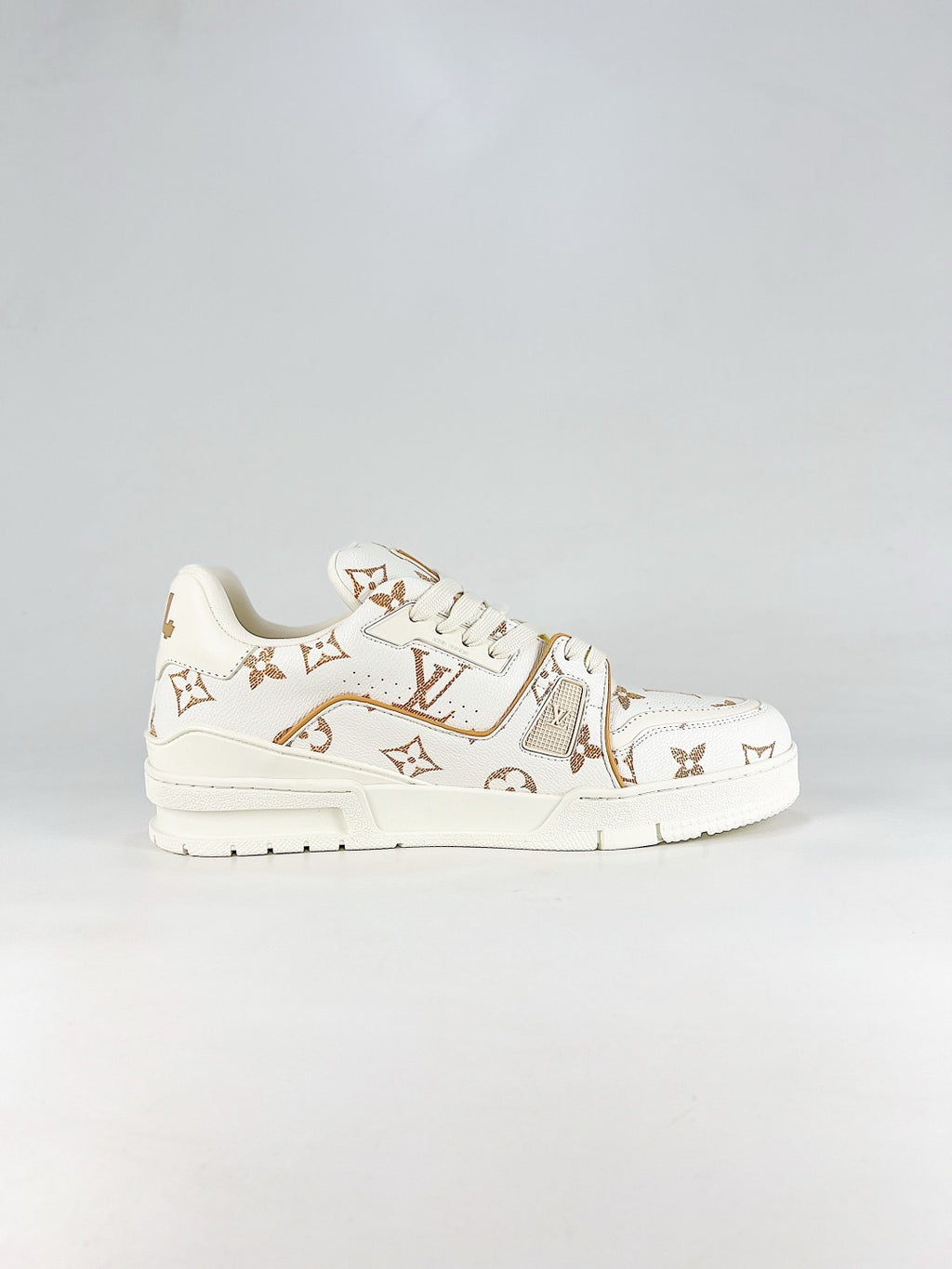 LV Trainer Embossed Monogram Sneakers Fashion Streetwear Leather Trainers Unisex Off-white leather upper