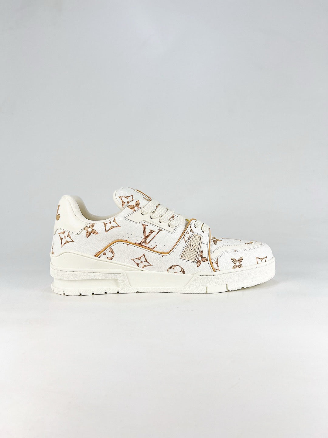 LV Trainer Embossed Monogram Sneakers Fashion Streetwear Leather Trainers Unisex Off-white leather upper