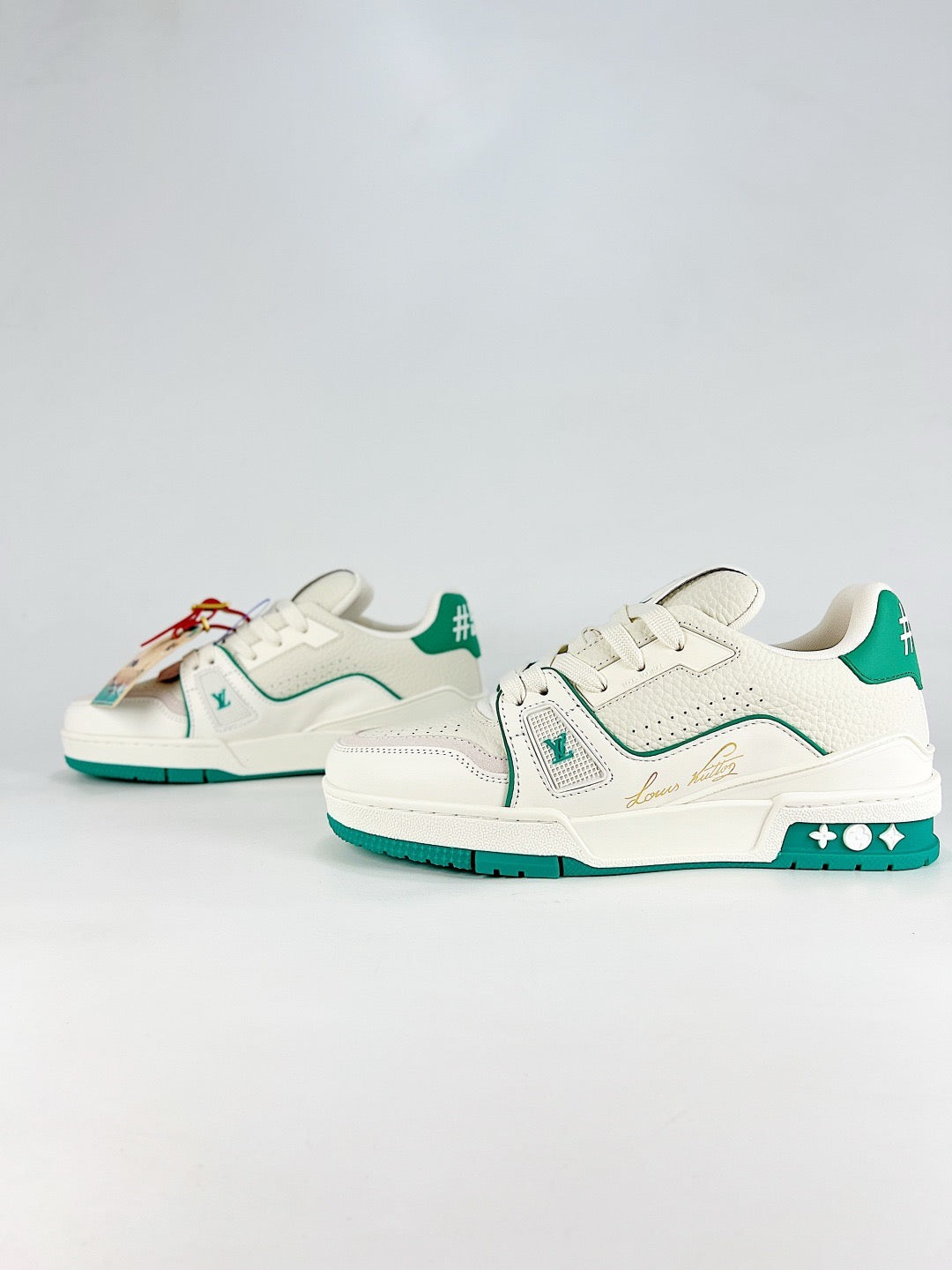 LV Trainer Embossed Monogram Sneakers Fashion Streetwear Leather Trainers Unisex Off-white leather upper