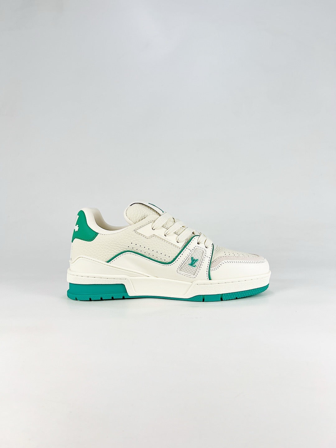 LV Trainer Embossed Monogram Sneakers Fashion Streetwear Leather Trainers Unisex Off-white leather upper