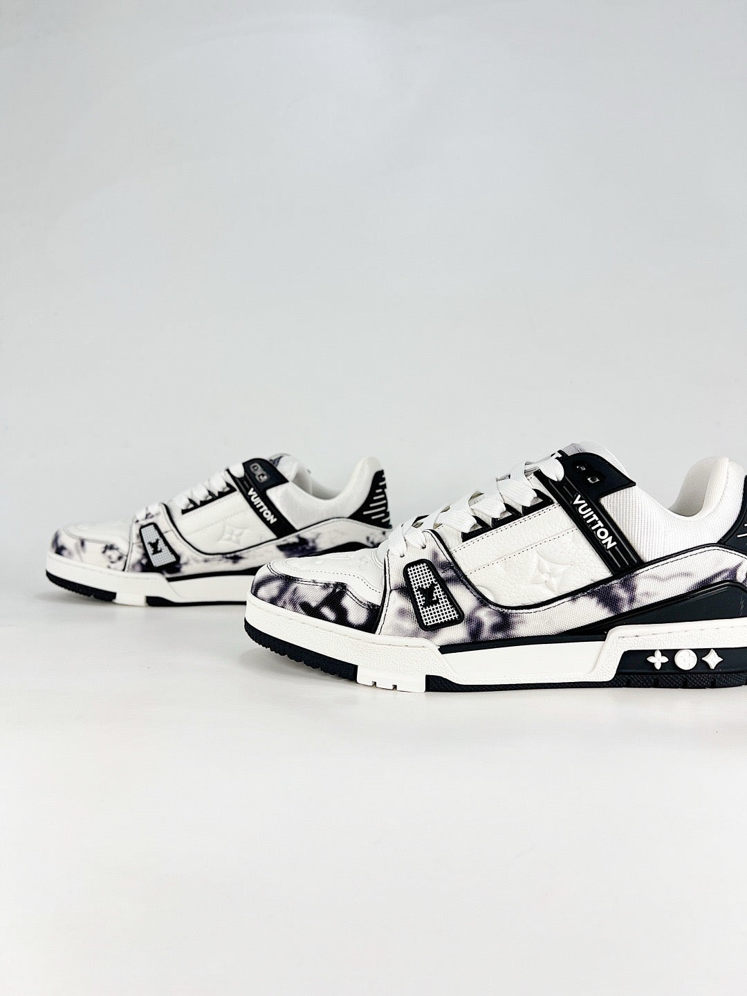 LV Trainer Sneakers Men Women Black White Tie Dye Embossed Casual Skate Shoes