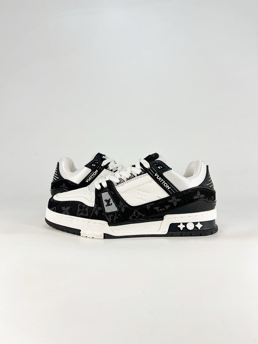 LV Trainer Sneakers Men Women Black And White Monogram Casual Skate Shoes