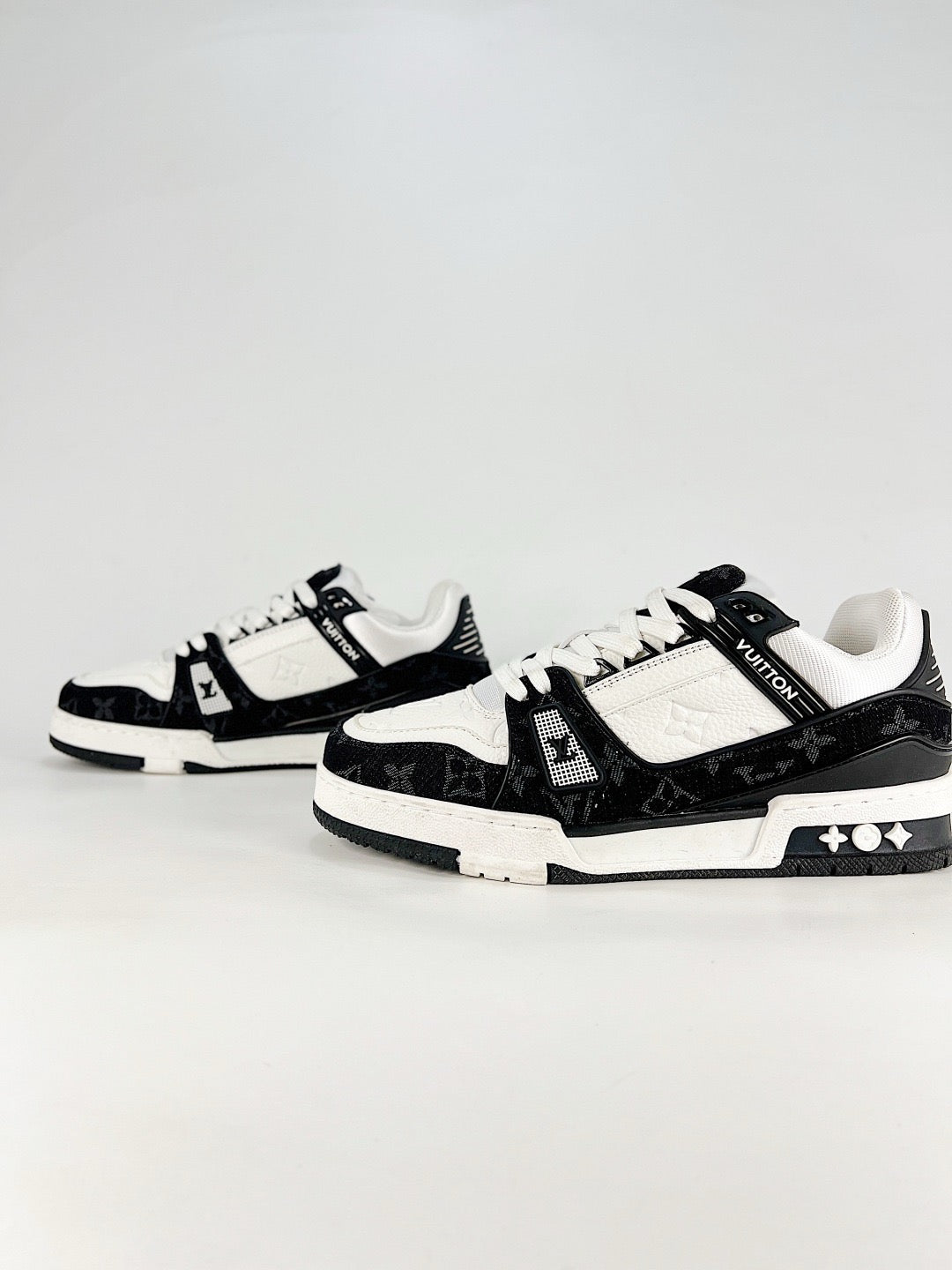 LV Trainer Sneakers Men Women Black And White Monogram Casual Skate Shoes