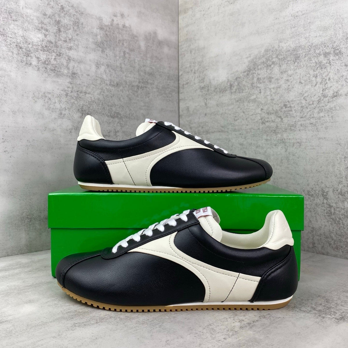 Bottega  Veneta BV Shot Unisex Slim Leather Retro Sneakers black