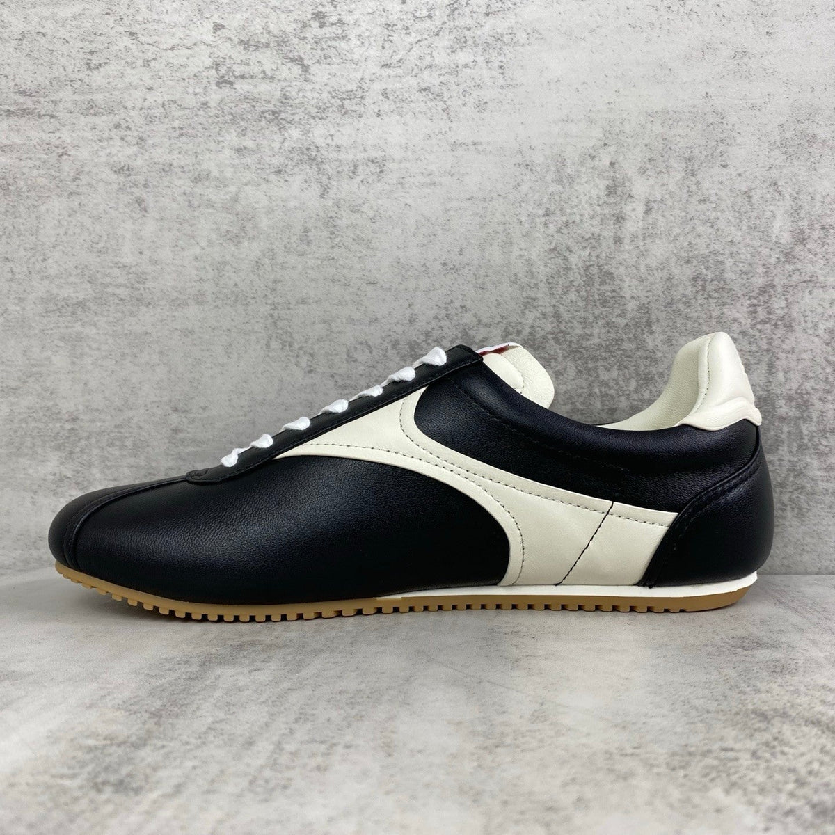 Bottega  Veneta BV Shot Unisex Slim Leather Retro Sneakers black