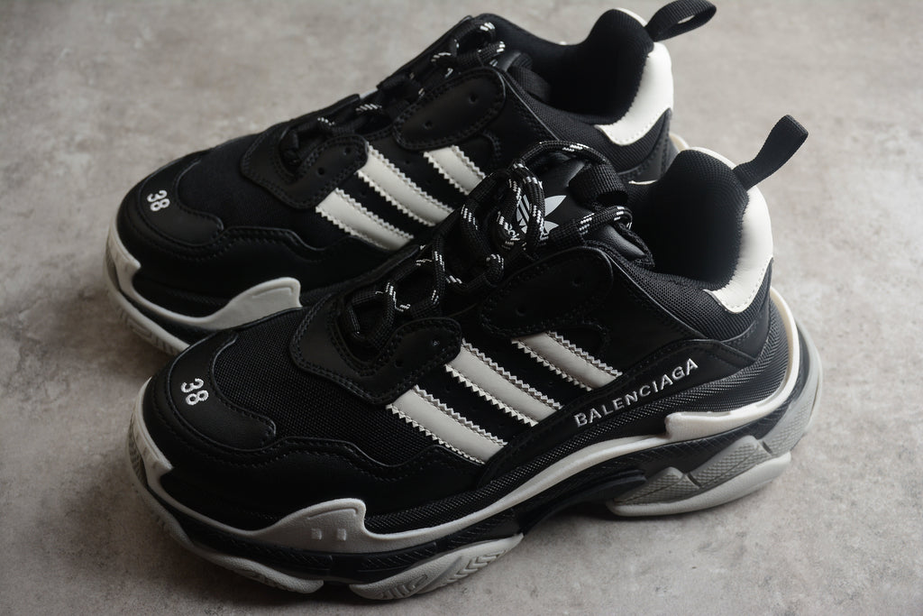 Balenciaga Triple S Thick Sole Running Sneakers for Men and Women Black White